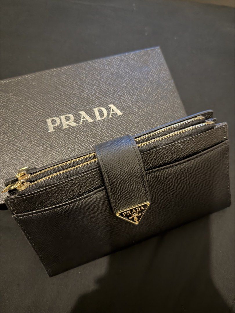 Prada Wallet (Category: Wallets & Card holders) located in Pasay City. Submitted by gettedc (Listing ID 1439398531, Image 3). Description: Prada wallet Bagong bago pa. Never been used. With box. Perfect pang-regalo ☺️.