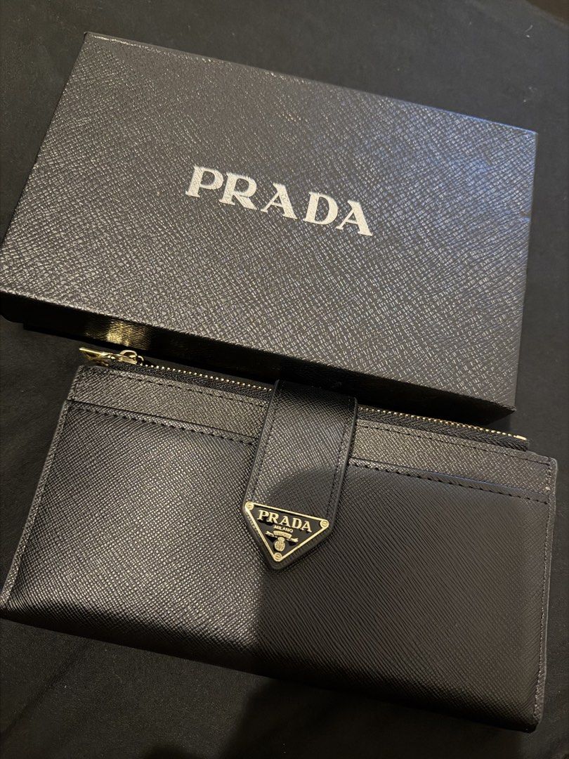 Prada Wallet (Category: Wallets & Card holders) located in Pasay City. Submitted by gettedc (Listing ID 1439398531, Image 2). Description: Prada wallet Bagong bago pa. Never been used. With box. Perfect pang-regalo ☺️.