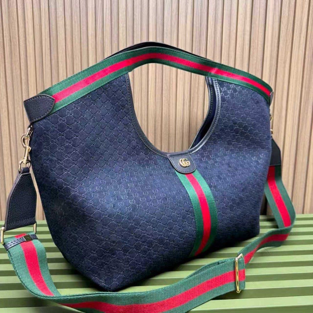 Preloved giglio (Category: Luxury Bags & Wallets) located in Los Banos. Submitted by ditasbautista2329 (Listing ID 1439420560, Image 3). Description: Preloved Good as new Actual pictures posted What you see is what you get.