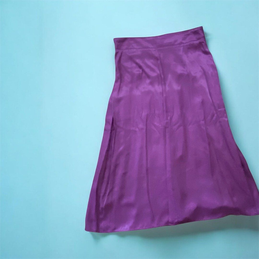 ZARA Purple Satin Midi Skirt (Category: Skirts) located in Quezon City. Submitted by bbpilipina_1991 (Listing ID 1439263814, Image 1). Description: - Purple midi skirt - waist 32-34 - Smooth, satin-like fabric - Flattering A-line silhouette - Subtle slit for movement - Suitable for casual and semi-formal events - Dress it up or down .