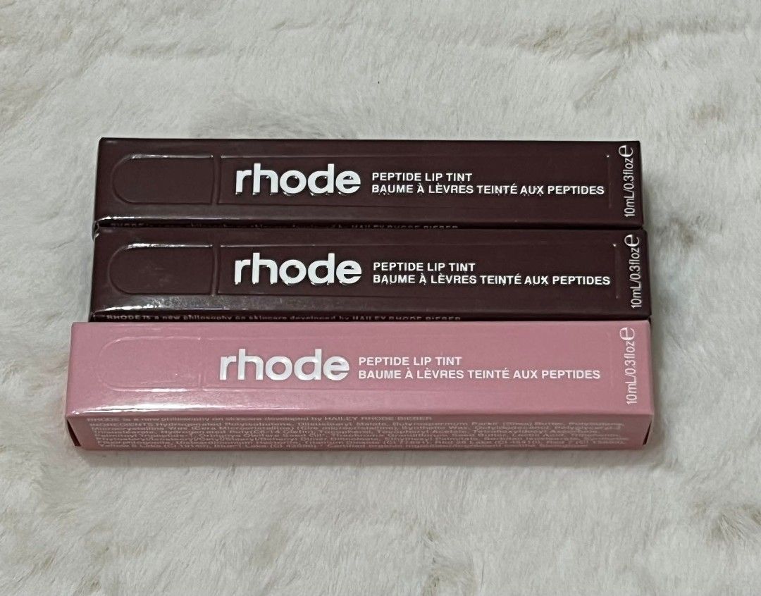 Rhode Espresso (Category: Makeup) located in Navotas City. Submitted by liz_man (Listing ID 1439375286, Image 1). Description: Espresso - 2 pcs.