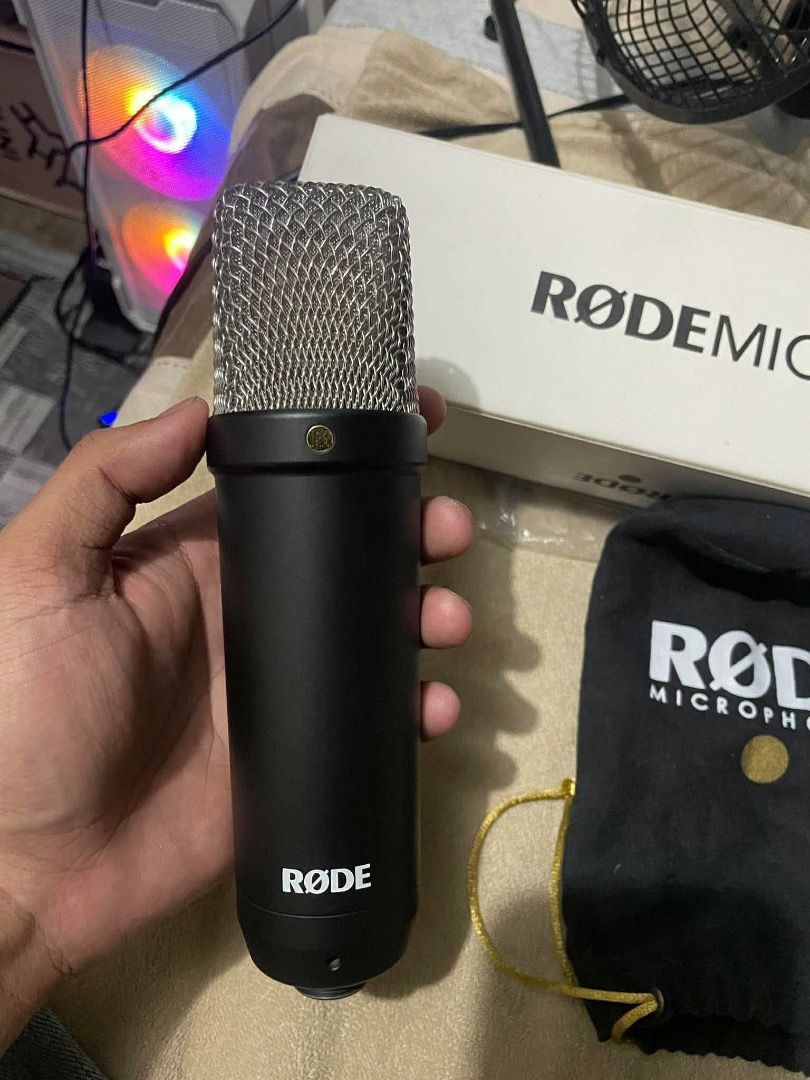 Rode NT1 Signature Series Microphone (Category: Microphones) located in Legazpi City. Submitted by gerliemej34718 (Listing ID 1439332079, Image 1). Description: - Rode NT1 Signature Series microphone (black) - Includes Rode cable (6 meters) - SM6 shock mount with pop filter - Comes with original box, pouch, and documentation.