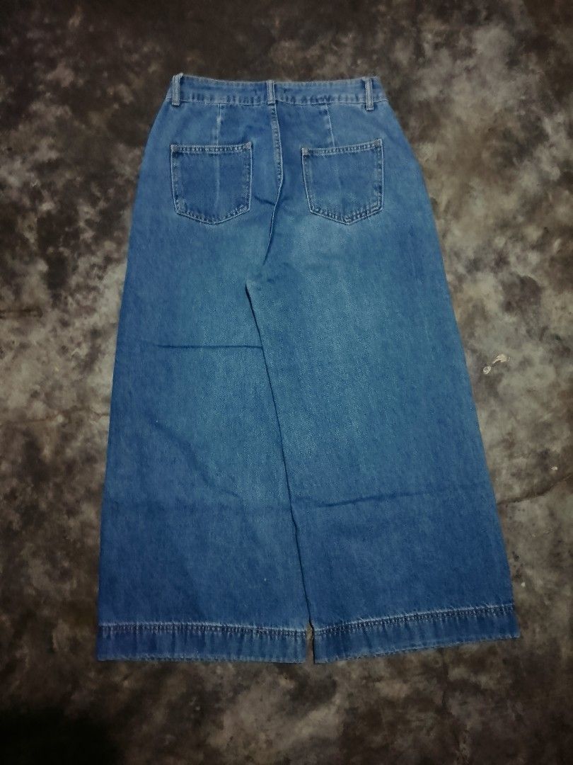 roro.room Baggy Godzilla Jeans (Category: Jeans) located in Ragay. Submitted by santana_kin (Listing ID 1439347136, Image 2). Description: Size 29-30 37.5 Length 12.5 Thigh 12.5 Leg Open Heavy Denim Issue on the pics + sf.
