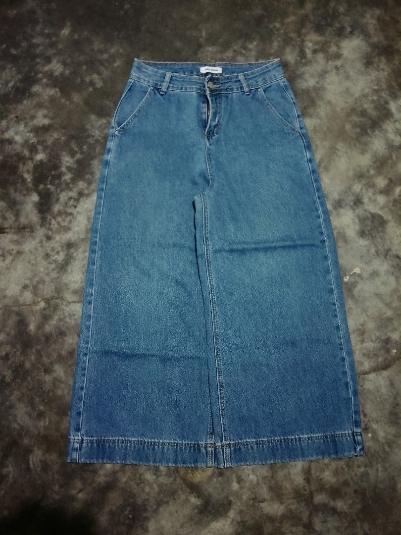 roro.room Baggy Godzilla Jeans (Category: Jeans) located in Ragay. Submitted by santana_kin (Listing ID 1439347136, Image 1). Description: Size 29-30 37.5 Length 12.5 Thigh 12.5 Leg Open Heavy Denim Issue on the pics + sf.