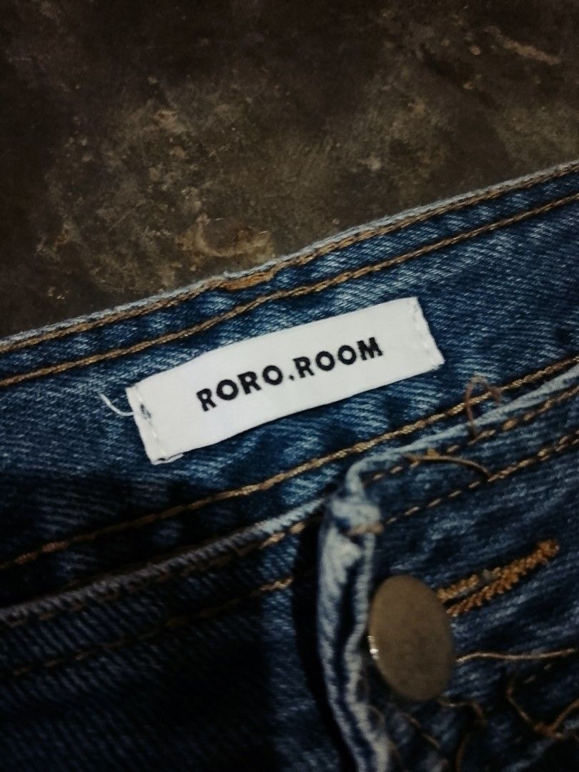 roro.room Baggy Godzilla Jeans (Category: Jeans) located in Ragay. Submitted by santana_kin (Listing ID 1439347136, Image 3). Description: Size 29-30 37.5 Length 12.5 Thigh 12.5 Leg Open Heavy Denim Issue on the pics + sf.