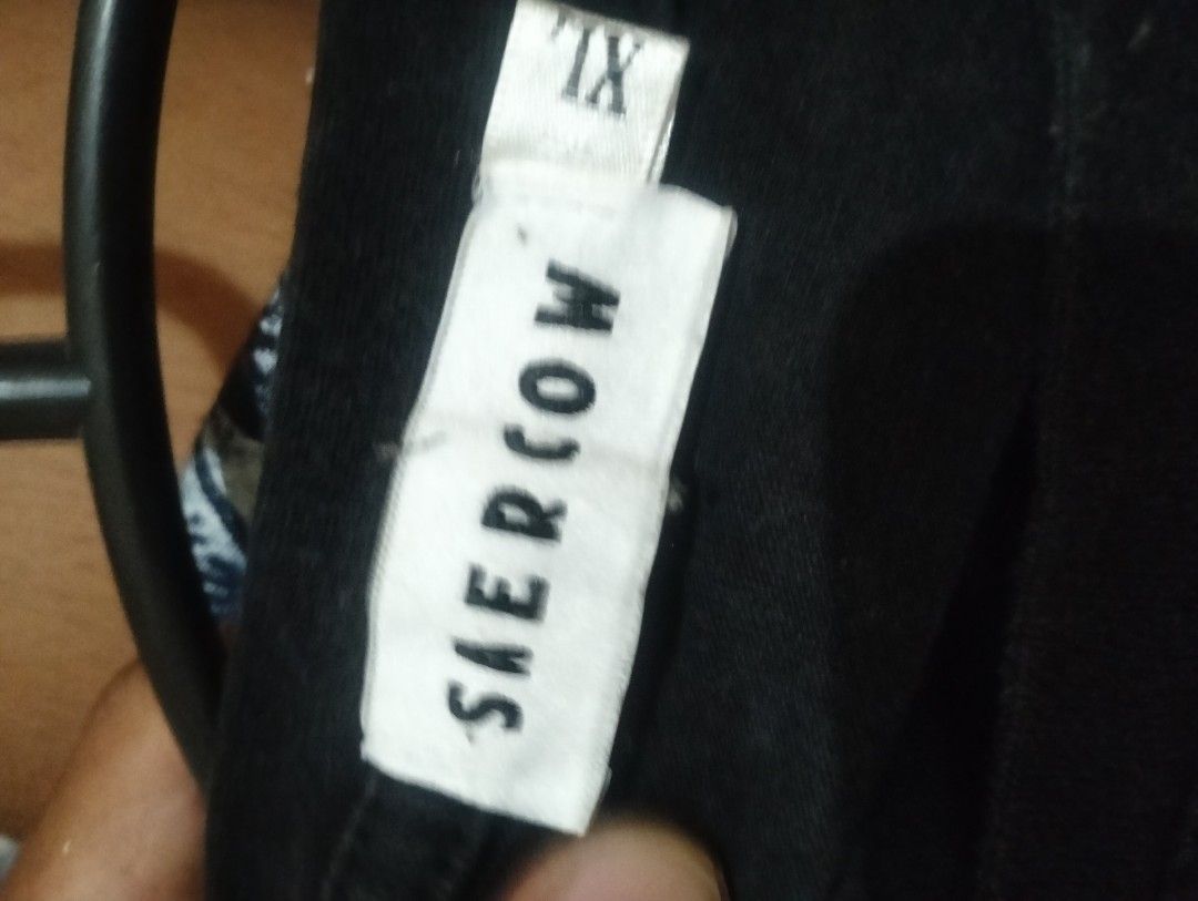 SAERCOW (Category: Tshirts & Polo Shirts ) located in Batangas. Submitted by thriftnidrew (Listing ID 1439386666, Image 3). Description: SAERCOW (Embossed print) dimes: 24×28 color rate: 9.5/10 issue: stain on print.