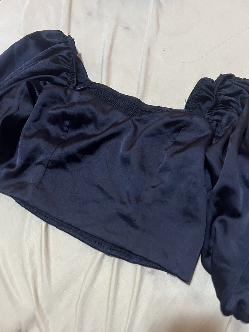 Shein Puff Sleeve Top (Category: Blouses) located in Malabon City. Submitted by cecepicks (Listing ID 1439304879, Image 2). Description: Xl on tag but fits med to large.