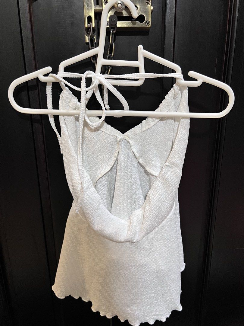 SHEIN White Tie Halter Loose Top (Category: Sleeveless) located in Manila. Submitted by newtlaufeyson (Listing ID 1439326526, Image 2). Description: - SHEIN - Size XS - Only worn once - White loose halter top .