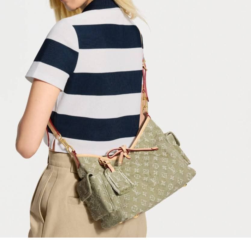 SLING BAG CROSSBODY BAG EP (Category: Cross-body Bags) located in Manila. Submitted by binondobagsbodega (Listing ID 1439308245, Image 1). Description: .