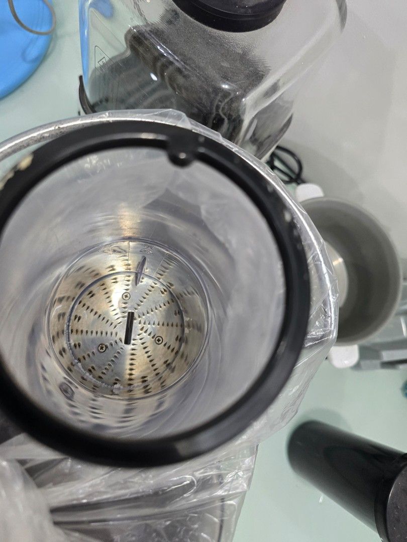 Stainless Steel Juicer (Category: Juicers, Blenders & Grinders) located in Caloocan City. Submitted by mluck (Listing ID 1439364457, Image 3). Description: - Stainless steel body - Clear plastic top - Black handle and silver lever - Visible internal components (blade, etc.) - In good working condition.