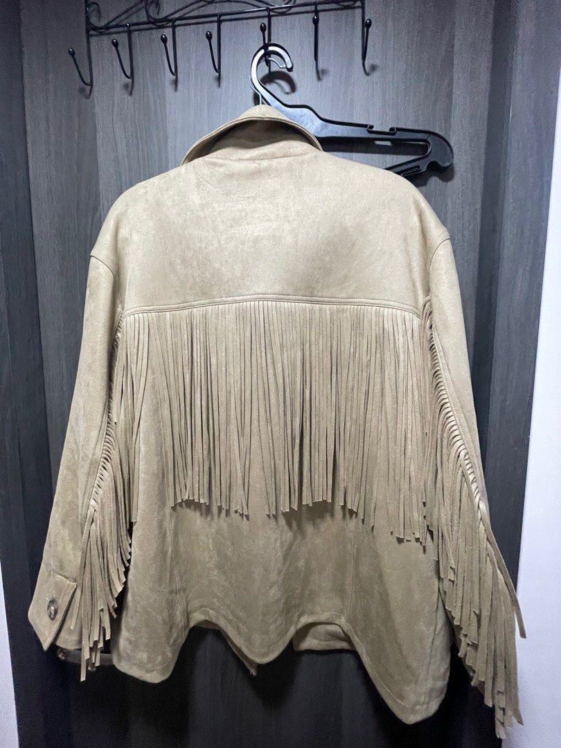Stradivarius Fringe Suede Jacket (Category: Coats, Jackets and Outerwear) located in Quezon City. Submitted by cm_preloved (Listing ID 1439274295, Image 3). Description: Brand new w tag No issues Negotiable Size large Oversized fit.