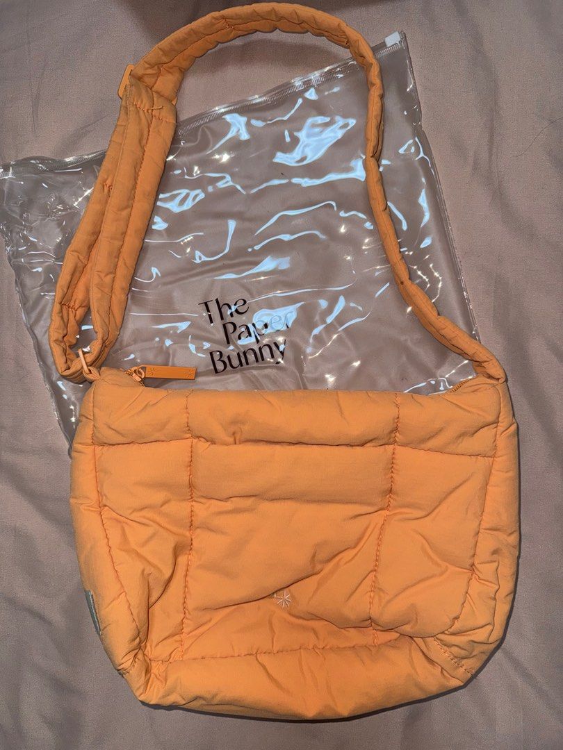 The Paper Bunny Puffer Swing (Category: Cross-body Bags) located in Marikina City. Submitted by ffrancesca (Listing ID 1439259983, Image 2). Description: The Paper Bunny Puffer Swing, not sure what color this is though! Bought in TPB Singapore, this was one of their OG colors. I don’t think they sell this anymore! Very very lightly used. I think I’ve used this about 5 times haha. If anything, just needs a little cleaning at the bottom part, but e