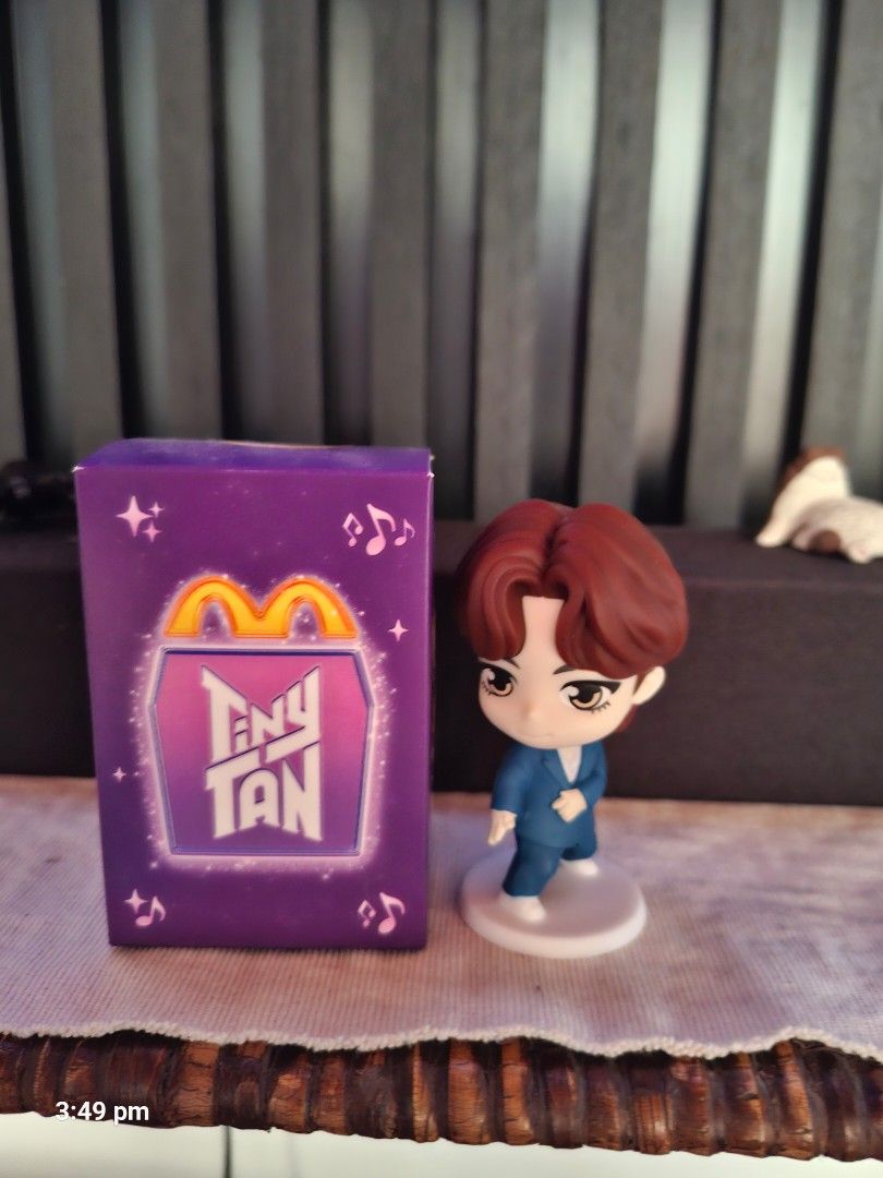 Tiny Tan V Figurine (Category: Designer & Blind Box Toys) located in Paranaque City. Submitted by chebureche (Listing ID 1439319546, Image 1). Description: - Tiny Tan V figurine - Includes original box - Features a white base - Box is purple with Tiny Tan logo and musical notes - Collectible item for BTS fans.