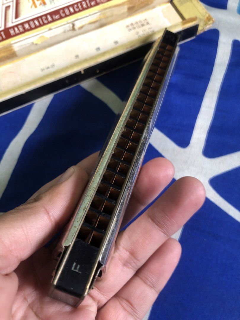 Tombo Band Vintage 21 tones Harmonica (Category: Musical Instruments) located in Quezon City. Submitted by markgolveo (Listing ID 1439275800, Image 3). Description: Tombo Band Vintage 21 tones Harmonica.