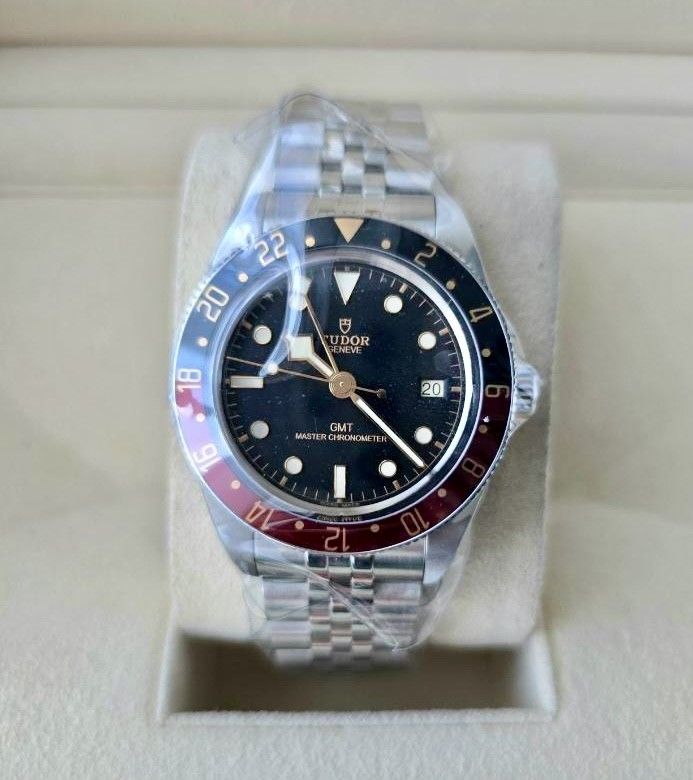 Tudor Coke Jubilee 39mm (Category: Luxury Watches) located in Mandaluyong City. Submitted by 88nac (Listing ID 1439388914, Image 1). Description: Fresh Release 🚨🚨🚨🚨 Be one of the first to own the Tudor Basel 2026 release Tudor BB58 Coke 39mm Full set 2026 330k Brand New PM for inquiries.