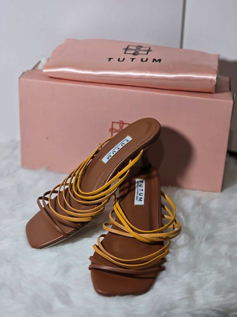 TUTUM Strappy Sandals (Category: Flats & Sandals) located in Mandaluyong City. Submitted by hellokrissel (Listing ID 1439262587, Image 2). Description: Tutum Sandals New Size 6.