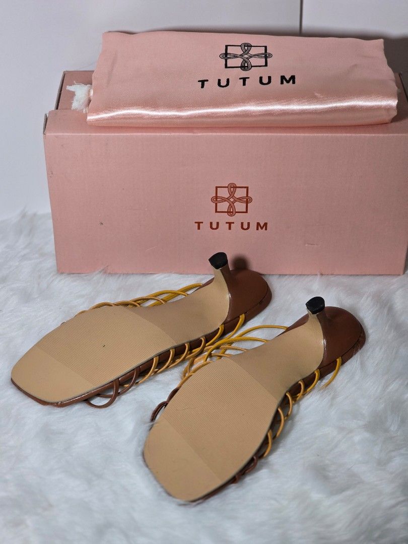TUTUM Strappy Sandals (Category: Flats & Sandals) located in Mandaluyong City. Submitted by hellokrissel (Listing ID 1439262587, Image 3). Description: Tutum Sandals New Size 6.