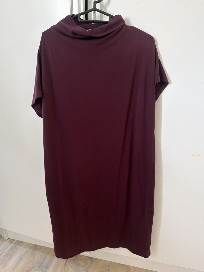 Uniqlo Dress (Category: Dresses) located in Quezon City. Submitted by monicacle (Listing ID 1439303209, Image 1). Description: Plum color Short sleeves High neck.