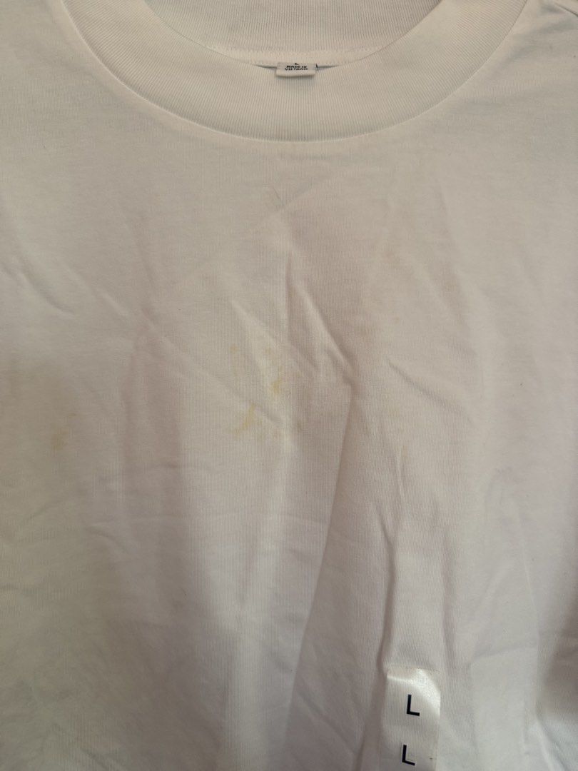 Uniqlo White T-shirt (Category: Shirts) located in Antipolo. Submitted by mayadcx (Listing ID 1439332529, Image 2). Description: 🌟 super low listed price because these items all came from storage (please limit yout expectations!) 🌟 they all just need a good wash (but I cant wash all of these agad so might as well sell them as is nalang 🥲) 🌠 loc: antipolo city, rizal 🌠 mop: gcash 🌠 mod: lalamove (sdd) or ggx.