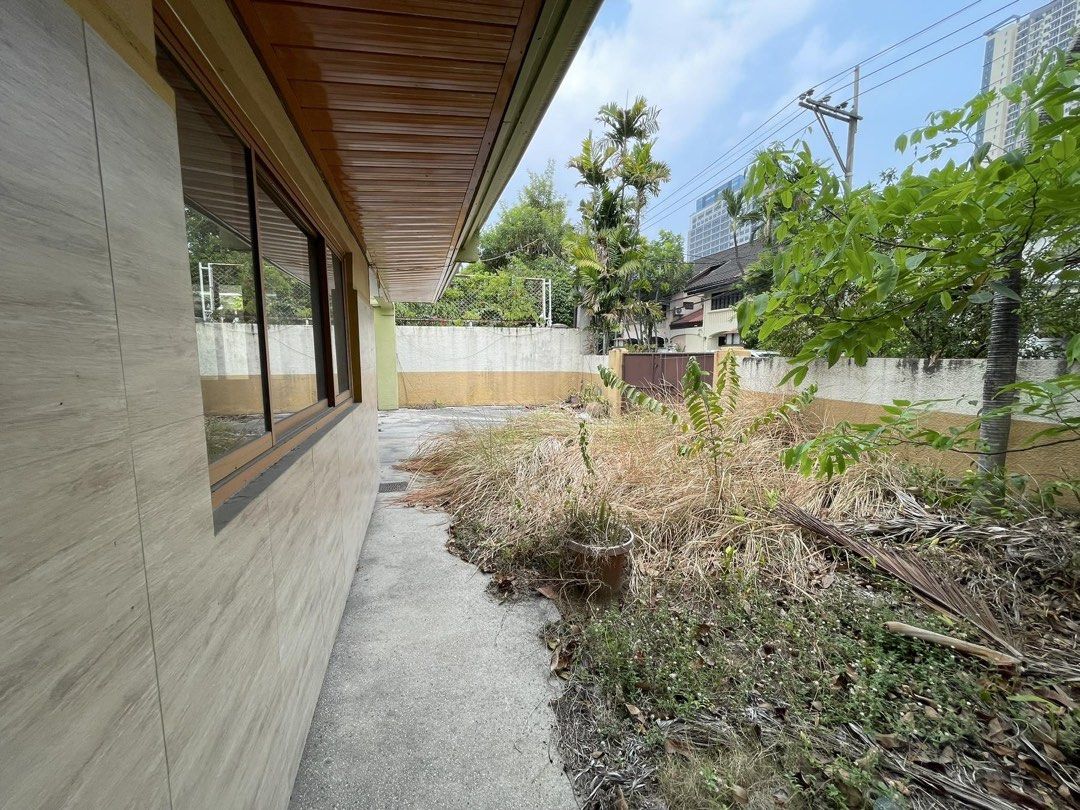 Valle Verde 6 House and Lot (Category: House & Lot) located in Taguig. Submitted by brokerhanstaneo_09178038728 (Listing ID 1439257294, Image 2). Description: Valle 6 House and Lot Valued as lot Free Demolition Valle Verde 6 - Not perimeter & no Faultline Lot area: 721sqm Price: 288,000 per sqm.