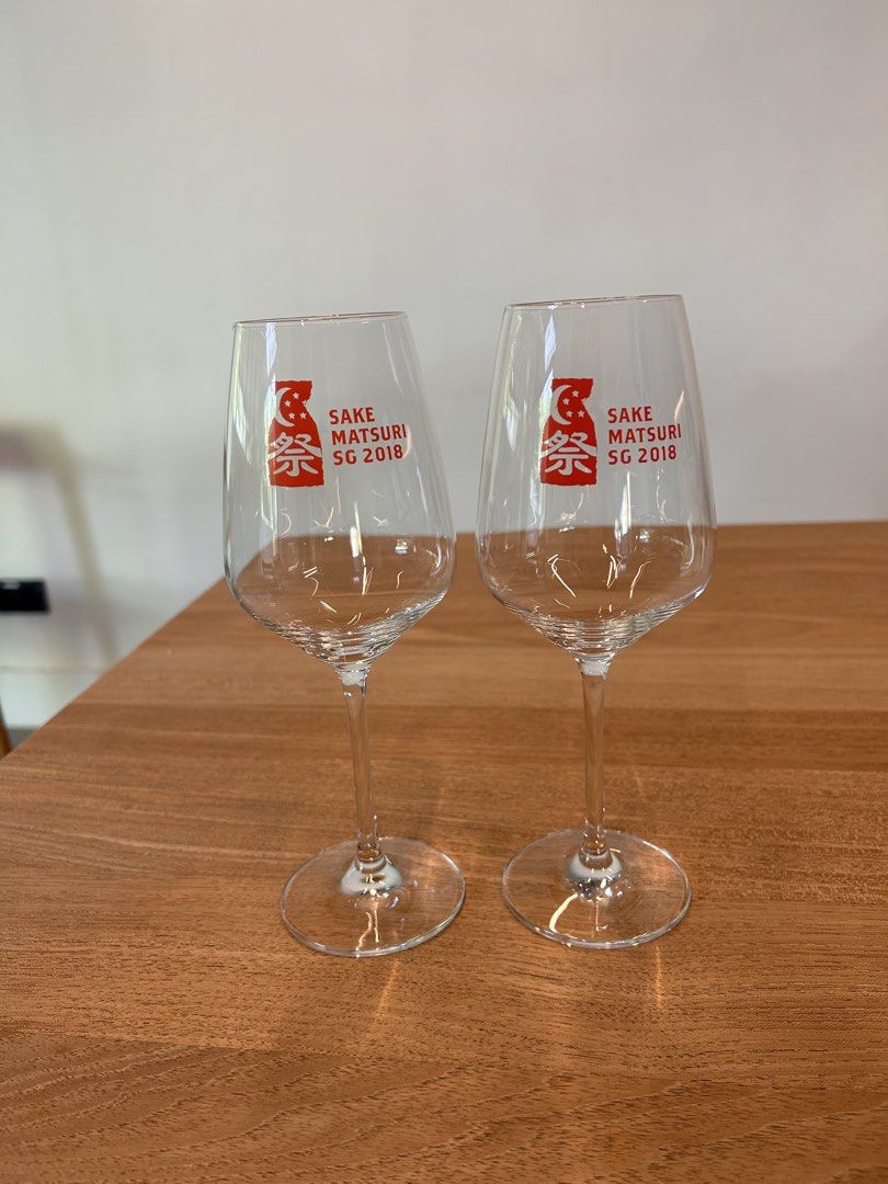 Various drinking glasses.461018537752023043