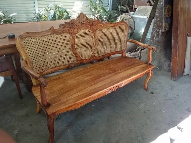 Victorian sofa Bench narra (Category: Sofas) located in Manila. Submitted by carmelites36250 (Listing ID 1439302354, Image 2). Description: #forsale #furniturestore #narrafurnitures Old Victorian Sofa Made of narra wood Old back to back solihiya but still presentation Size: L62 W22 H16-41inch Stripped & varnished Ready to use Price: 16,500 Sagad only 🎯✔ Offers:Pick up/Delivery🚛.