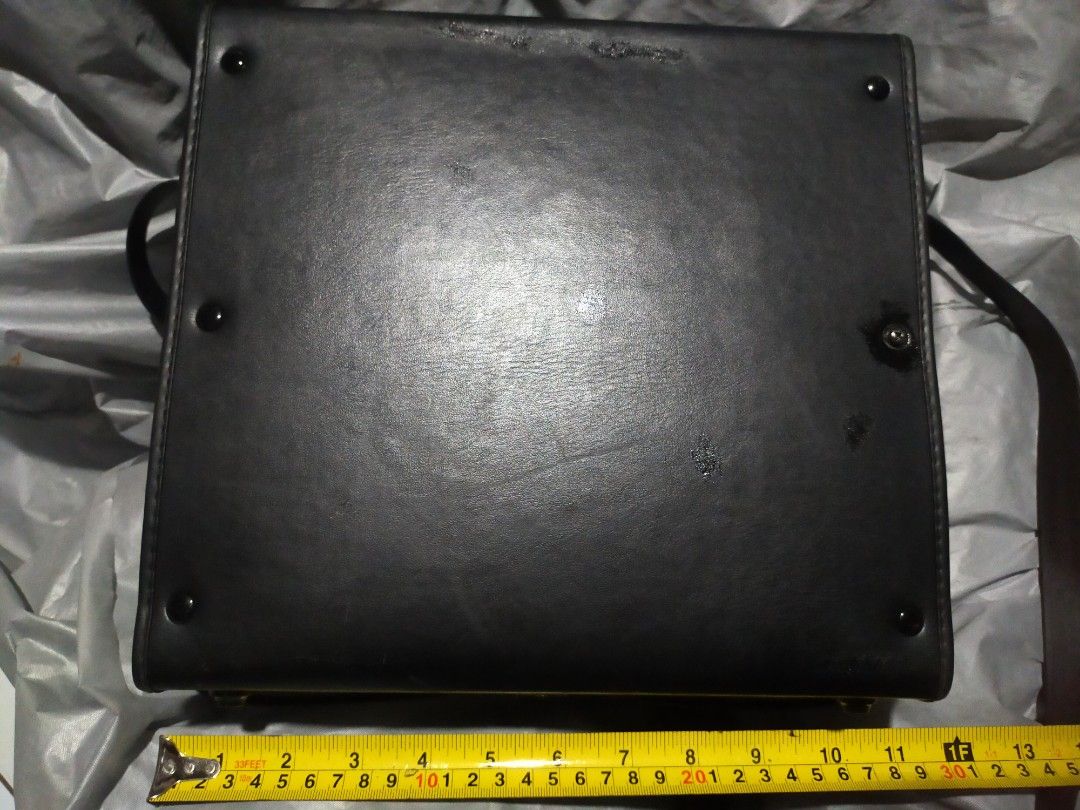 vintage Elmo leather camera bag (Category: Camera Bags & Carriers) located in Pasay City. Submitted by 22aileen (Listing ID 1439409469, Image 2). Description: .