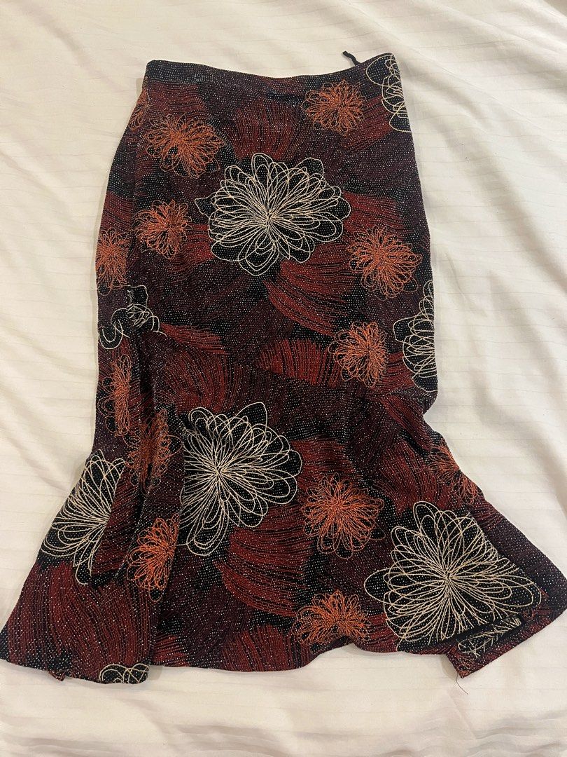 Vintage y2k midi skirt (Category: Skirts) located in Makati City. Submitted by makenziet (Listing ID 1439351861, Image 1). Description: - Floral print in red, orange, and black - Fitted silhouette that flares out - Subtle shimmer fabric - Sits at the waist - Mid-calf length.