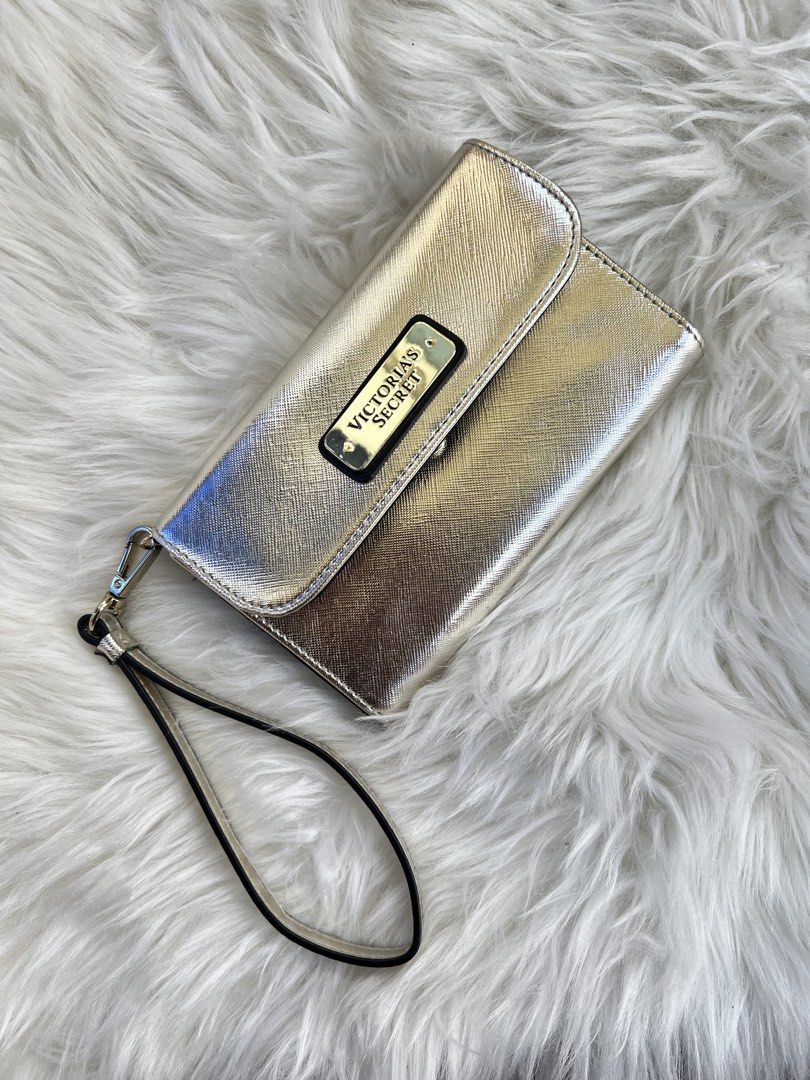VS Wristlet (Category: Wallets & Card holders) located in Baguio. Submitted by itemsbyzhunite (Listing ID 1439343920, Image 1). Description: Like new, no hidden issue. Shipping Via JNT (SF = Buyer) MOP: Gcash/MariBank/PNB Can do meet-up/dropping around La Trinidad/Baguio. TG: @zhunite.
