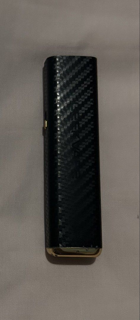 Wenax Q Pod - Black Carbon (Category: Other Gadgets) located in Bulacan. Submitted by krstnflrnd (Listing ID 1439367369, Image 2). Description: - Geekvape Wenax Q Pod - Color: Black Carbon - Includes: Device, Box, Accessories - Design: Carbon Fiber - Battery: 1000mAh - Capacity: 2ml.