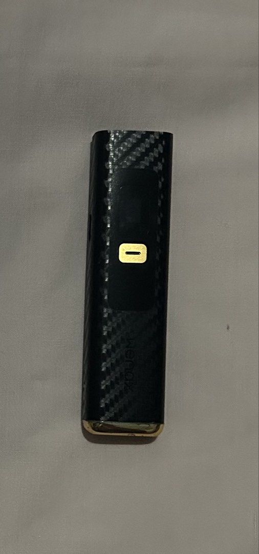 Wenax Q Pod - Black Carbon (Category: Other Gadgets) located in Bulacan. Submitted by krstnflrnd (Listing ID 1439367369, Image 1). Description: - Geekvape Wenax Q Pod - Color: Black Carbon - Includes: Device, Box, Accessories - Design: Carbon Fiber - Battery: 1000mAh - Capacity: 2ml.