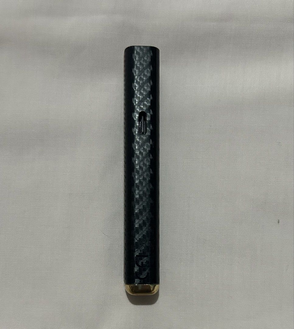 Wenax Q Pod - Black Carbon (Category: Other Gadgets) located in Bulacan. Submitted by krstnflrnd (Listing ID 1439367369, Image 3). Description: - Geekvape Wenax Q Pod - Color: Black Carbon - Includes: Device, Box, Accessories - Design: Carbon Fiber - Battery: 1000mAh - Capacity: 2ml.