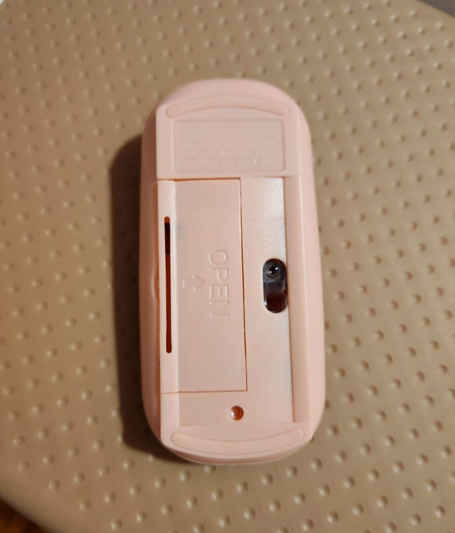 White mini keyboard and Pink Wireless Mouse460941986470963203