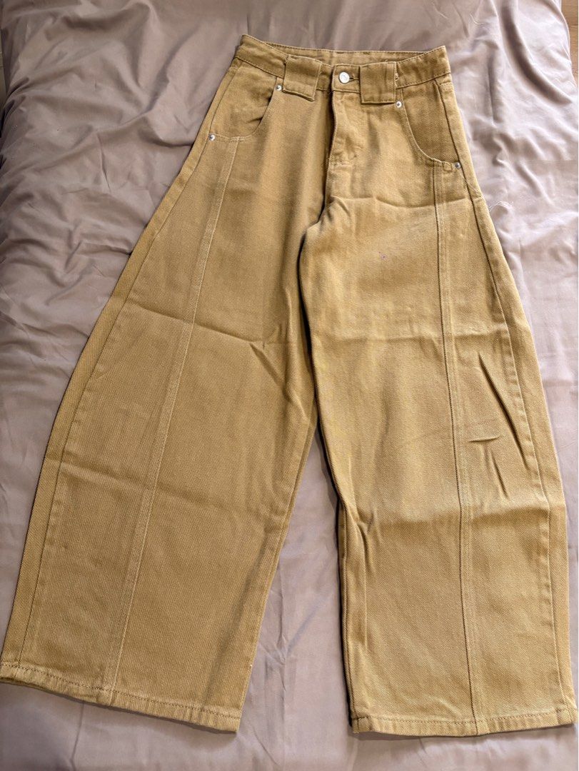 Wide Leg Khaki Barrel Pants (Category: Other Bottoms) located in Rizal. Submitted by preloved2kk (Listing ID 1439309125, Image 2). Description: - Fits 24-26 waist - 37" length - Button and zipper closure - High-waisted design - Front and back pockets - Sturdy, everyday wear fabric - Classic and versatile style.