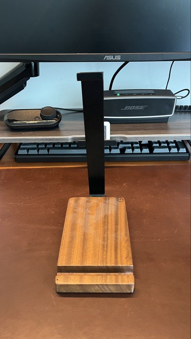 Wooden Headphone Stand (Category: Headphones & Headsets) located in San Juan City. Submitted by kaelarafer (Listing ID 1439399003, Image 1). Description: Wooden Headphone Stand Well used No flaws; just needs cleaning One for ₱400, both for ₱600 RFS: Decluttering .