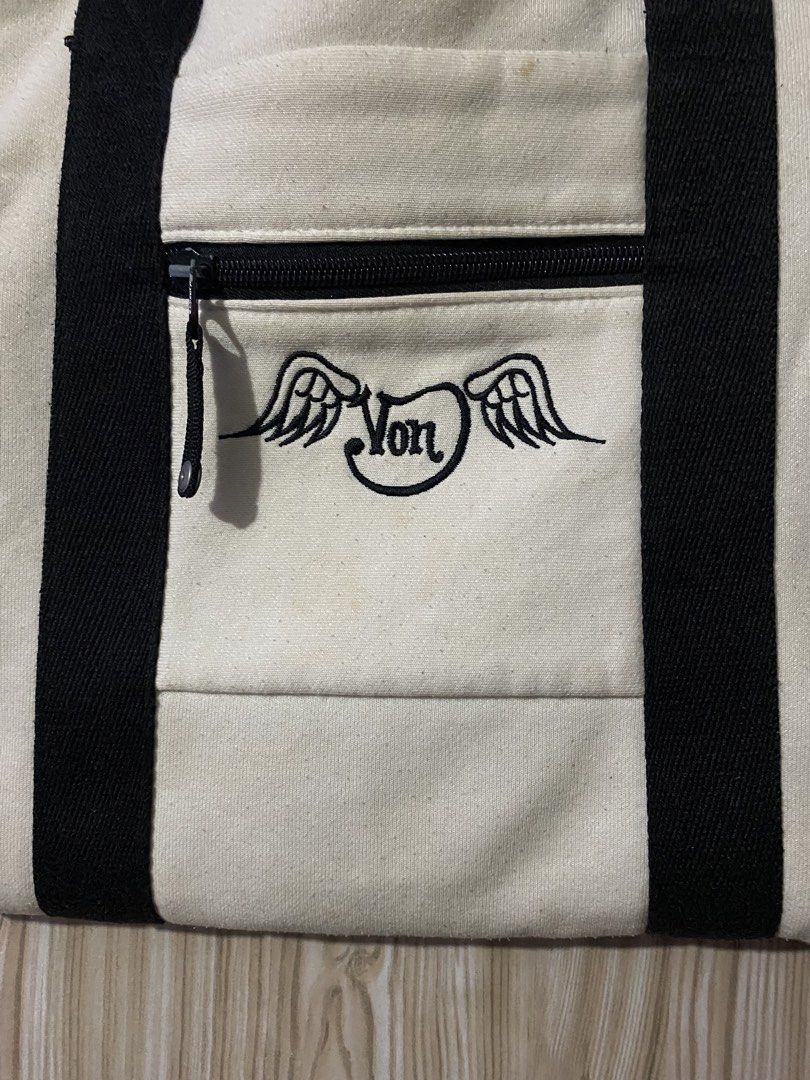 Y2K Von Dutch Tote Bag (Category: Tote Bags) located in Manila. Submitted by mals.col (Listing ID 1439409862, Image 3). Description: Dimensions: 15” x 12” Flaws: needs cleaning, tattered part at zip 700+sf.