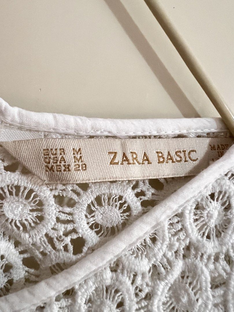 Zara Basic Blouse (Category: Blouses) located in Imus. Submitted by prelovedfinds84 (Listing ID 1439335758, Image 3). Description: Size Medium but can fit up to Large.