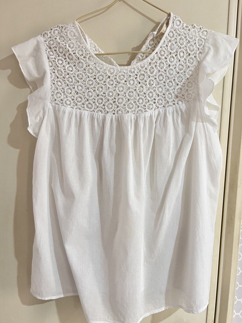Zara Basic Blouse (Category: Blouses) located in Imus. Submitted by prelovedfinds84 (Listing ID 1439335758, Image 2). Description: Size Medium but can fit up to Large.