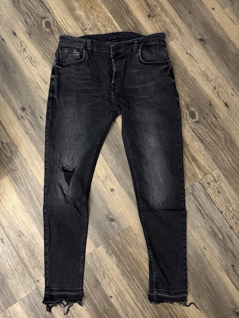 Zara Black Jeans with Distressed Knee (Category: Jeans) located in Quezon City. Submitted by heiressofpersia80 (Listing ID 1439393562, Image 1). Description: - Zara black jeans - Distressed knee detail - Sequined back pocket - Button closure - Classic five-pocket design - Size: EUR 44 / USA 34 / MEX 34 - Made in Turkey -37.5 in length.