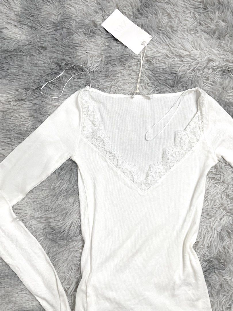 ZARA BLOUSE BNWT (Category: Blouses) located in Makati City. Submitted by tinycloset__ (Listing ID 1439296142, Image 2). Description: ZARA XS-S (S ON TAG) BNWT.