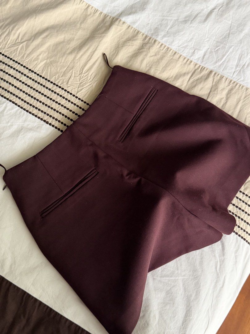 Zara Maroon Skorts - XS (Category: Shorts) located in Manila. Submitted by megcloset__ (Listing ID 1439269243, Image 3). Description: - used twice for an event only .