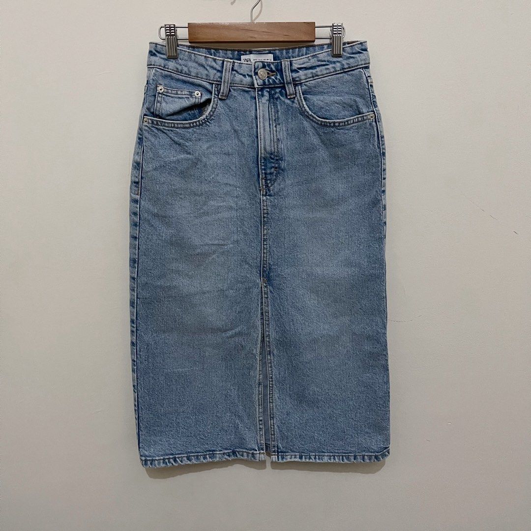 ZARA Midi Denim Skirt (Category: Skirts) located in Angeles City. Submitted by myn_wardrobe (Listing ID 1439404955, Image 1). Description: - Best fit to size 26-28 waist - Semi Stretchable Fabric - RFS : Decluttering 🤍.