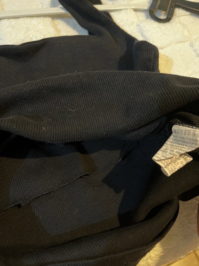 Zara ribbed black squareneck sleeveless top (Category: Sleeveless) located in Manila. Submitted by shopthevintage (Listing ID 1439377326, Image 3). Description: pm for more details .