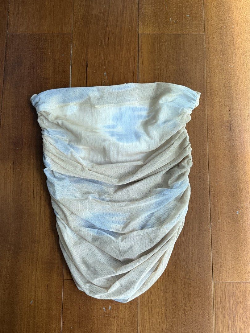 Zara Ruched Tube Top (Category: Sleeveless) located in Manila. Submitted by megcloset__ (Listing ID 1439268142, Image 1). Description: - BRAND NEW REMOVED TAG - RFS: FORGOT I HAVE THIS TOP — HAVE TOO MUCH TUBE TOP ALREADY.