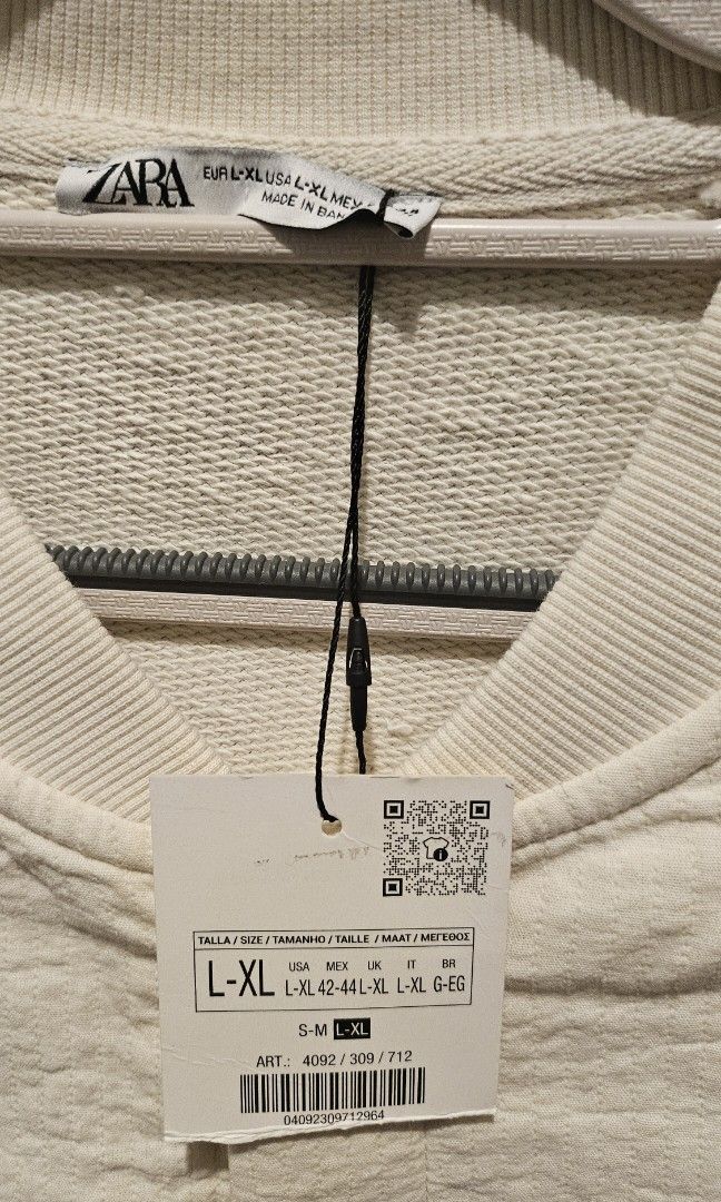 Zara Textured Bomber Jacket |Never Used | Size: Large-XL (Category: Coats, Jackets and Outerwear) located in Quezon City. Submitted by johnsandhens (Listing ID 1439320461, Image 3). Description: Zara Textured Bomber Jacket |Never Used | Size: L-XL (42-44) Return and Exchange Policy: Please choose carefully, as we do not provide refunds or exchanges once a purchase is completed. High-end quality at a price that fits your budget perfectly! -Johnsan