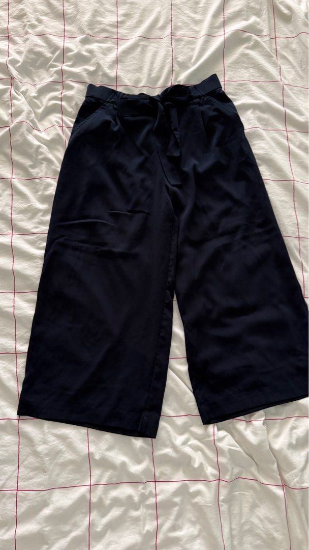 ZARA Trafaluc Collection Pull On Tie Front Culottes Pants - L [Blue] (Category: Other Bottoms) located in Manila. Submitted by acscapri (Listing ID 1439295892, Image 2). Description: Decluttering my closet. My size went up after giving birth. Everything must go 💕 📦 Shipping: Care of buyer 💳 MOPs: GCash, Maya, BPI, BDO, UB DM for details! 😊.