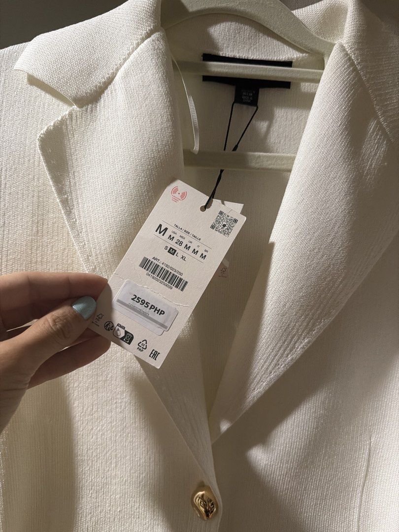Zara White Vest with Gold Buttons (Category: Sleeveless) located in Quezon City. Submitted by branded_closet01 (Listing ID 1439260847, Image 3). Description: - Zara white vest - Size M - Tailored design - Lapel collar - Two gold buttons - Elasticated waist detail - Made in China - Original price: 2595 PHP.