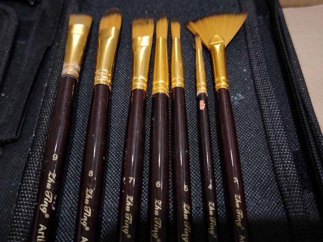 Zhu Ting Artist Brush Set (Category: Makeup) located in Quezon City. Submitted by 09277011179 (Listing ID 1439392659, Image 3). Description: - Zhu Ting artist brush set - Includes brushes sized 3 to 15 - Comes with a black zippered case - Individual slots for secure brush storage - Dark brown handles - Gold-colored bristles - missing 1 and 2 pm for faster transaction buyer shoulders shipping fee.
