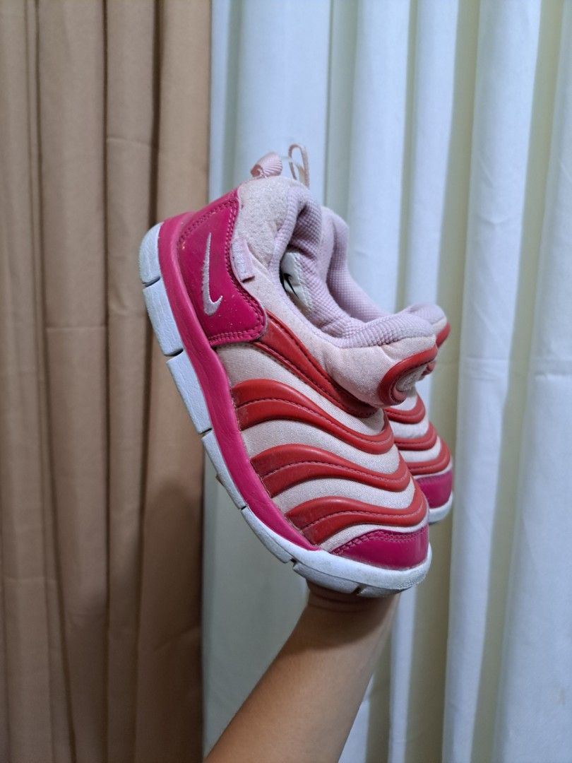 16cm Original nike shoes,for kid (Category: Babies & Kids Fashion) located in Quezon City. Submitted by kimlynandaya (Listing ID 1439514569, Image 2). Description: Original shoes,for kid sizes us:10 uk:9.5 eur:27 cm:16.