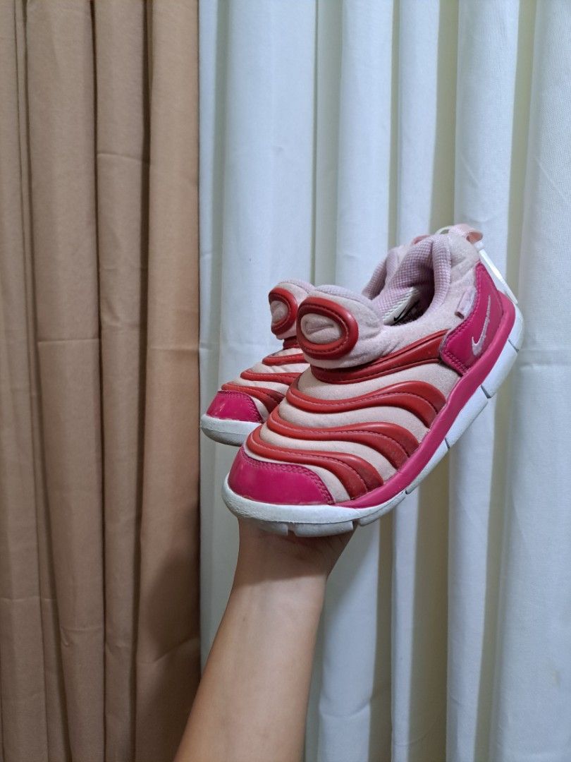 16cm Original nike shoes,for kid (Category: Babies & Kids Fashion) located in Quezon City. Submitted by kimlynandaya (Listing ID 1439514569, Image 3). Description: Original shoes,for kid sizes us:10 uk:9.5 eur:27 cm:16.